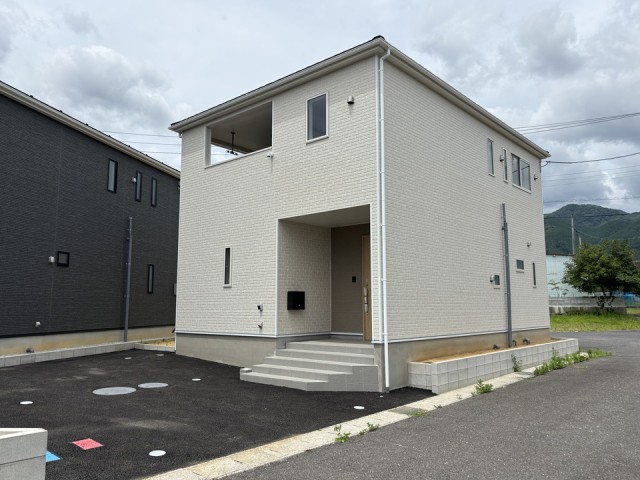 菰野町千草第３　新築分譲　≪全３棟であと２棟≫